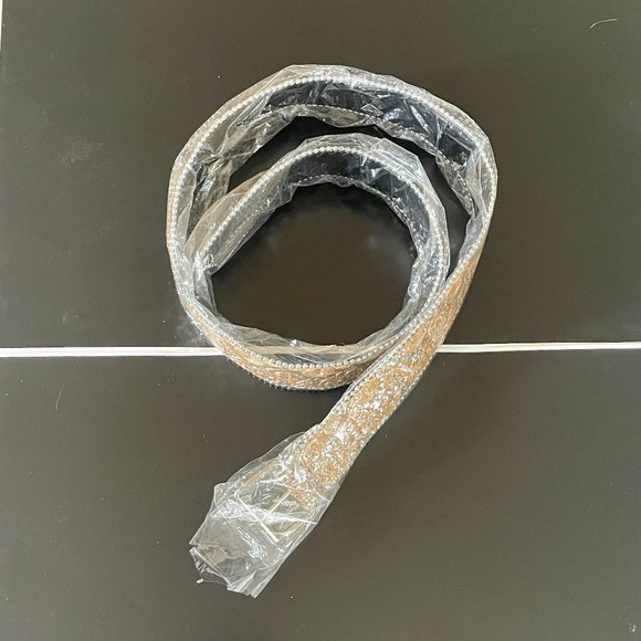 Belt with sequined design - Picture 6 of 8